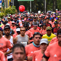Emoción de los corredores en la media maratón de Bogotá