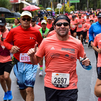 Participantes de la media maratón de Bogotá 2023