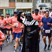 Darth Vader cruzando la meta