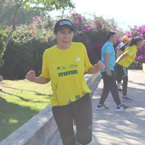 Mujer  disfrutando de entrenamiento