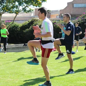 Atleta enfocando en entrenamiento 2025