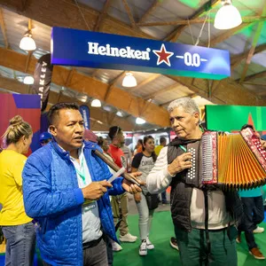 Parranda Vallenata en el stand de Heineken en Expomedia