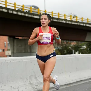 Mujer corriendo 21K