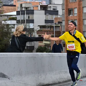 Participante animado por los aplausos