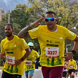 Atleta subiendo un puente