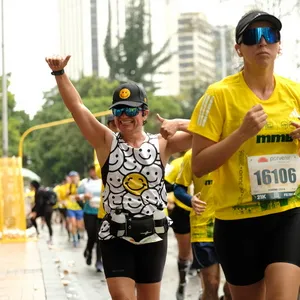 Atleta levantando los brazos en señal de logro mmB 2024