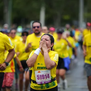 Atleta mostrando determinación en el rostro