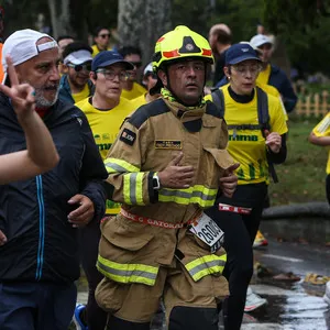 Bombero presente en carrera atletica bogota