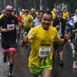 Corredores avanzando con determinación