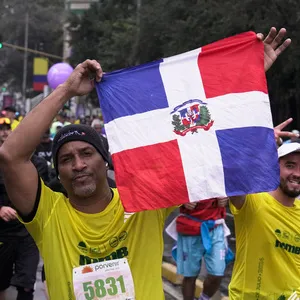 Participante con bandera de Republica Dominicana