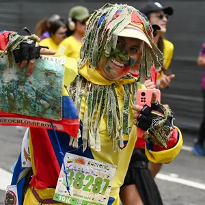 Sonrisas y emoción en el recorrido de la media maratón Bogotá