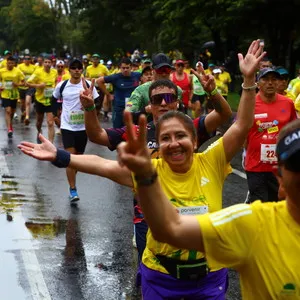 Sonrisas y satisfacción en el recorrido de media maratón de Bogotá