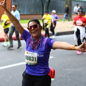 Mujer corriendo maratones en Colombia