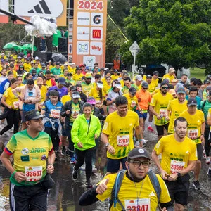 Salida lluviosa en la media maratón de Bogotá 2024