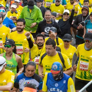 Atletas emocionados por participar en carrera en Bogotá