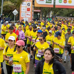 Salida de carrera mmB por las calles de Bogotá