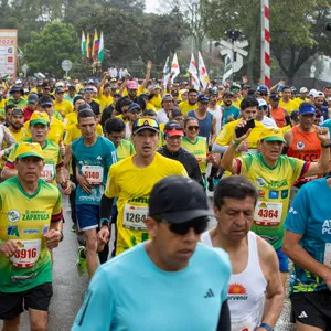 Hombre corriendo con esqueleto Porvenir