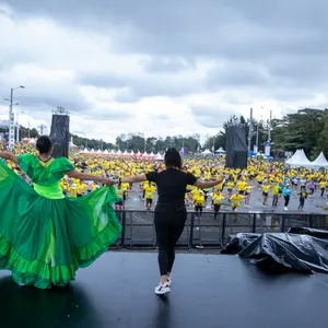 Actividad física antes de la carrera con Área Andina