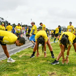 Tres amigos preparando su cuerpo para competir