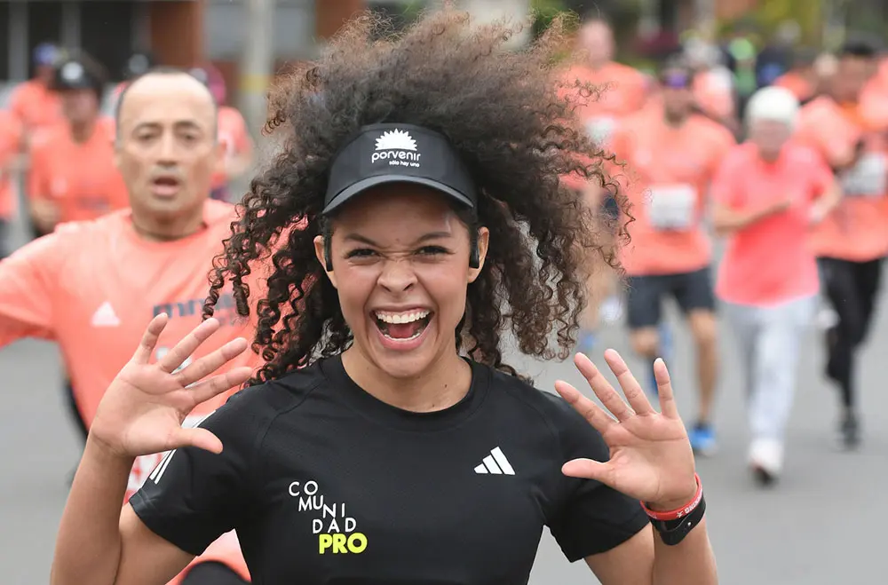 mujer corriendo en la mmb