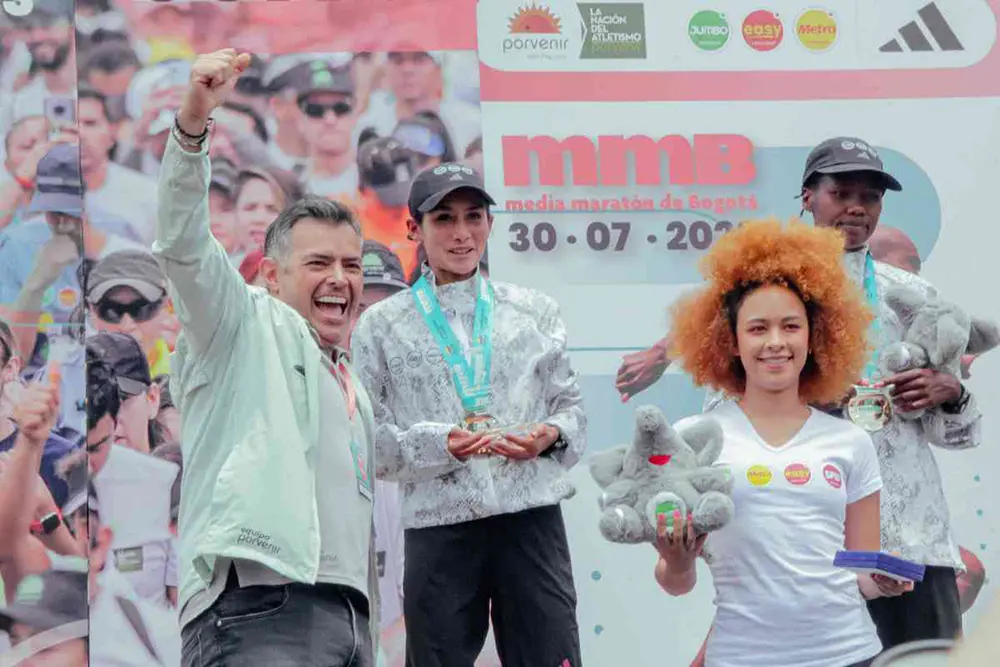 Angie Orjuela, atleta Porvenir en el podio de la mmB 2023