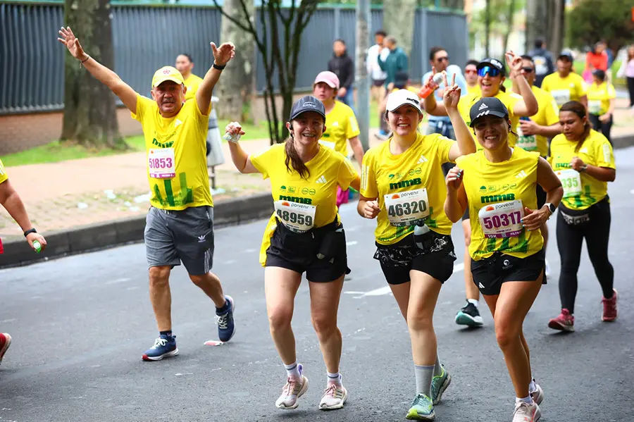 Personas motivadas al correr