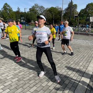 Mujer entrenando para mmB 2025