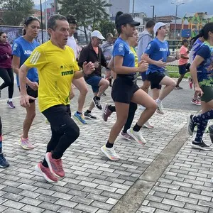 Atletas enfocados en la mmB