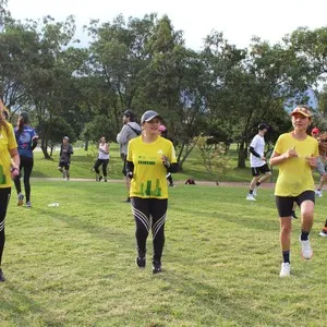 Mujeres corriendo