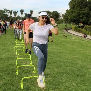 Mujer sonriendo en la mmB