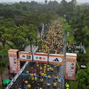 Grupo de atletas avanzando en la ruta de la mmB 2024