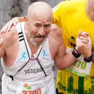 Participante agradeciendo a Correcaminos de Colombia, organizadores de la mmB.