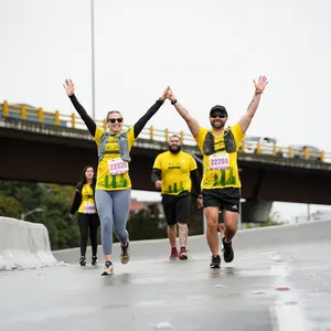 Corredores en pleno esfuerzo en la subida.