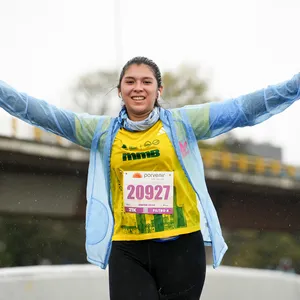 Atleta con camiseta oficial de la Media Maratón.