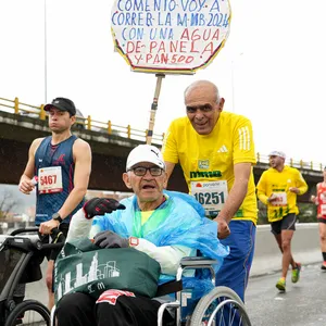 Corredores avanzando juntos