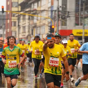 Corredores disfrutando de la ruta