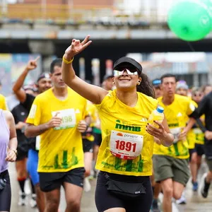 Corredores disfrutando de la experiencia de carrera