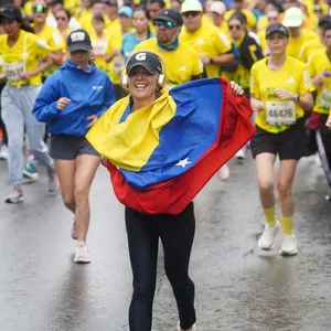 Corredores disfrutando del ambiente deportivo