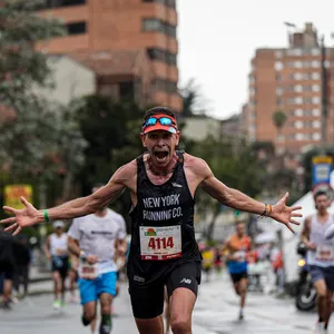 Corredor completando la distancia maraton