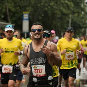 grupo de persoas en una carrera