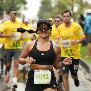 Mujer con trensa en la mmB