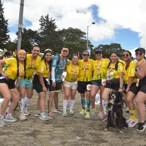 Grupo de amigos despues de correr la mmB