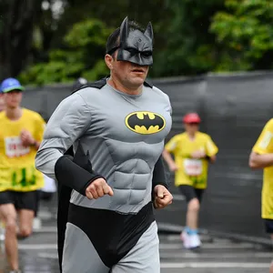 Batman corriendo por las calles de Bogotá