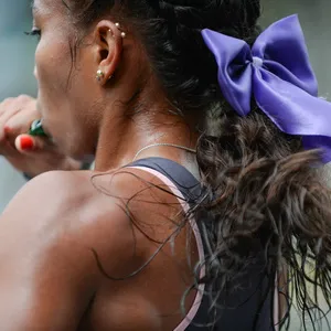 Foto desde la parte trasera a una atleta