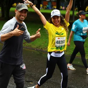 Grupo de amigos en carrera Bogotá hoy