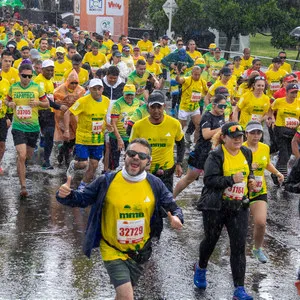 Corredores concentrados en la salida