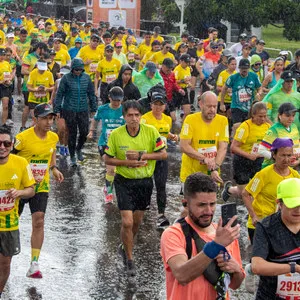 Ambiente de emoción y energía en la salida