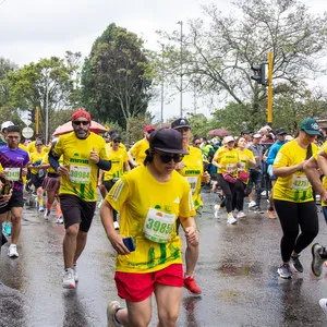 Jóvenes corriendo en la mmB