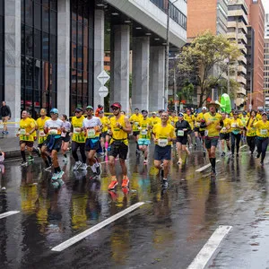 Masa de atletas en carreras Bogotá