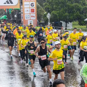 Jóvenes participando en el recorrido de la mmB 2024